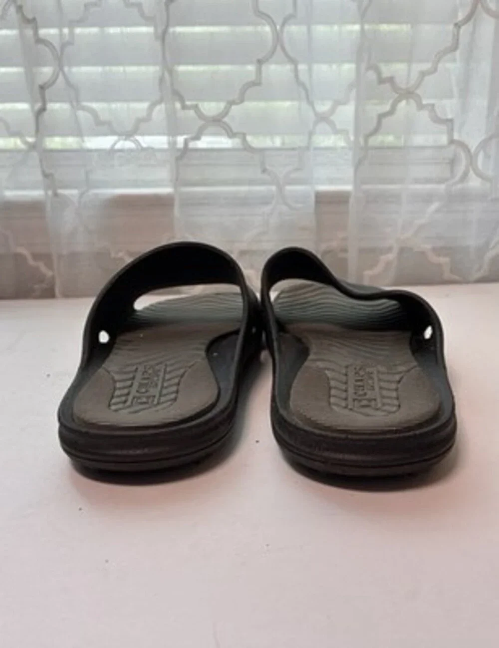 Roxoni Men's Athletic Slip-On Sandals Size 11 Black Excellent Condition
